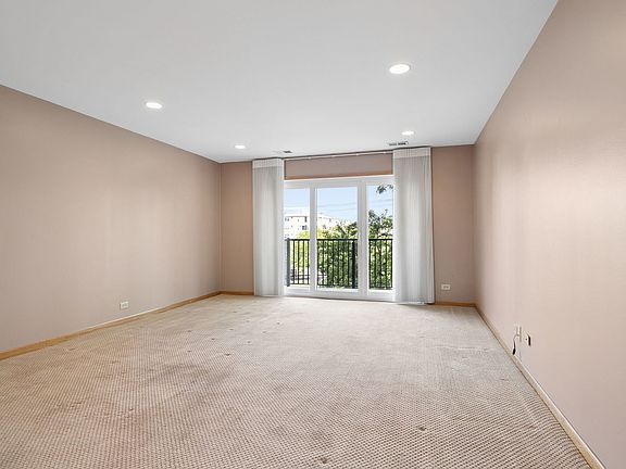 4th image of 907 Curtiss St APT 304