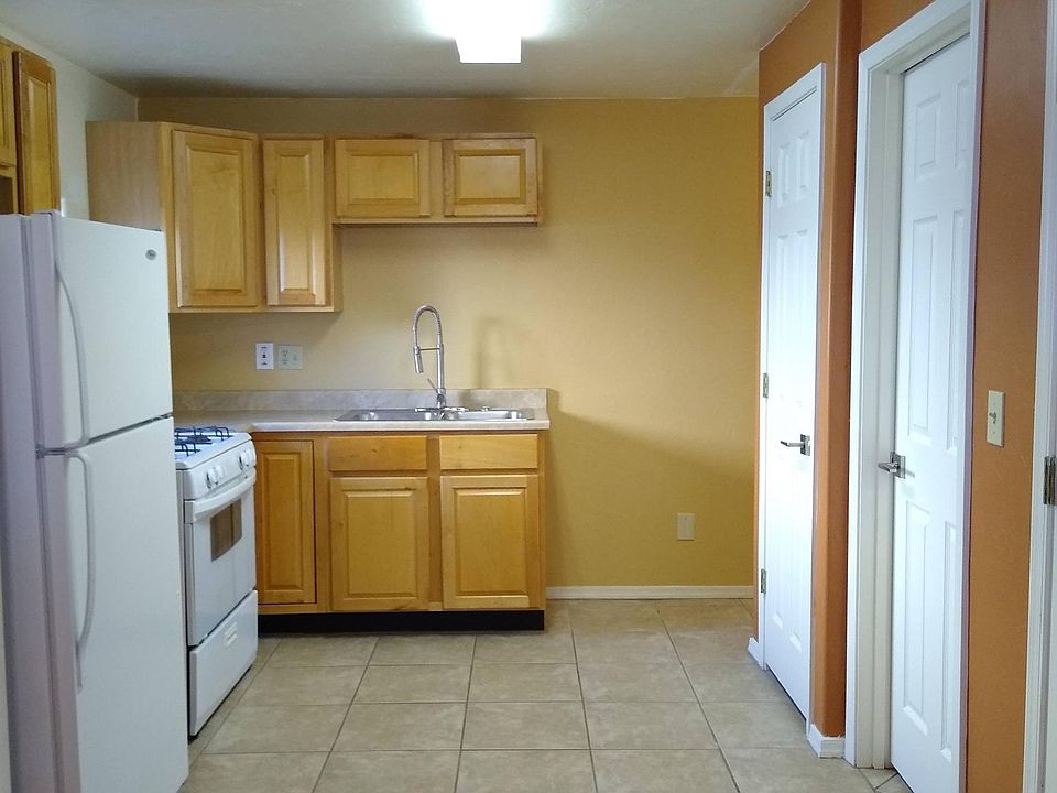 Kitchen with gas stove, garbage disposal, full size refrigerator.