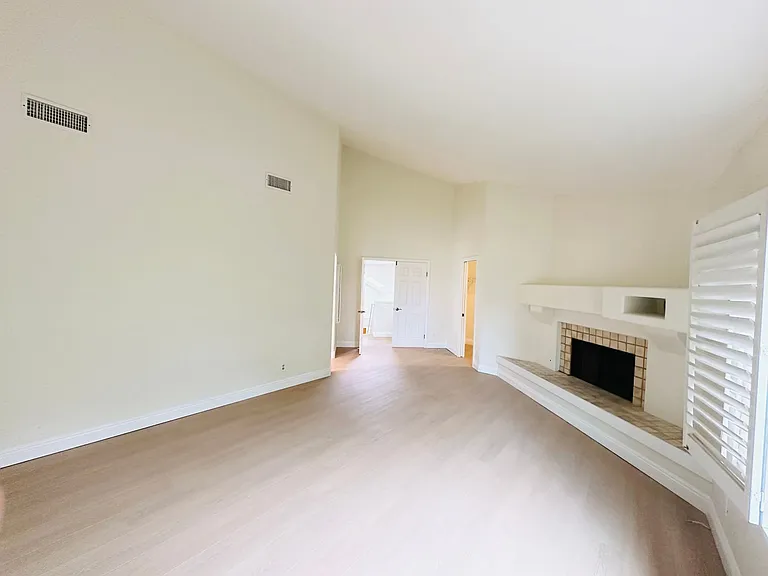 6635 Soaring Dr — Photo 34
