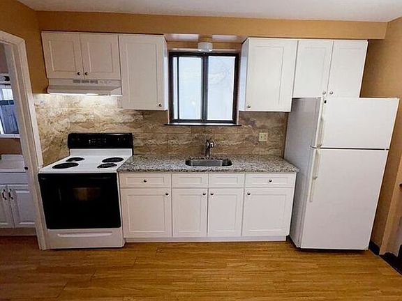 3rd image of 716 W Lackawanna Ave