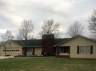 319 Hillside Dr, Chanute, KS 66720