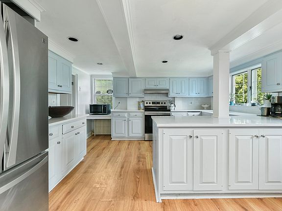 4th image of 10 Reiling Pond Rd