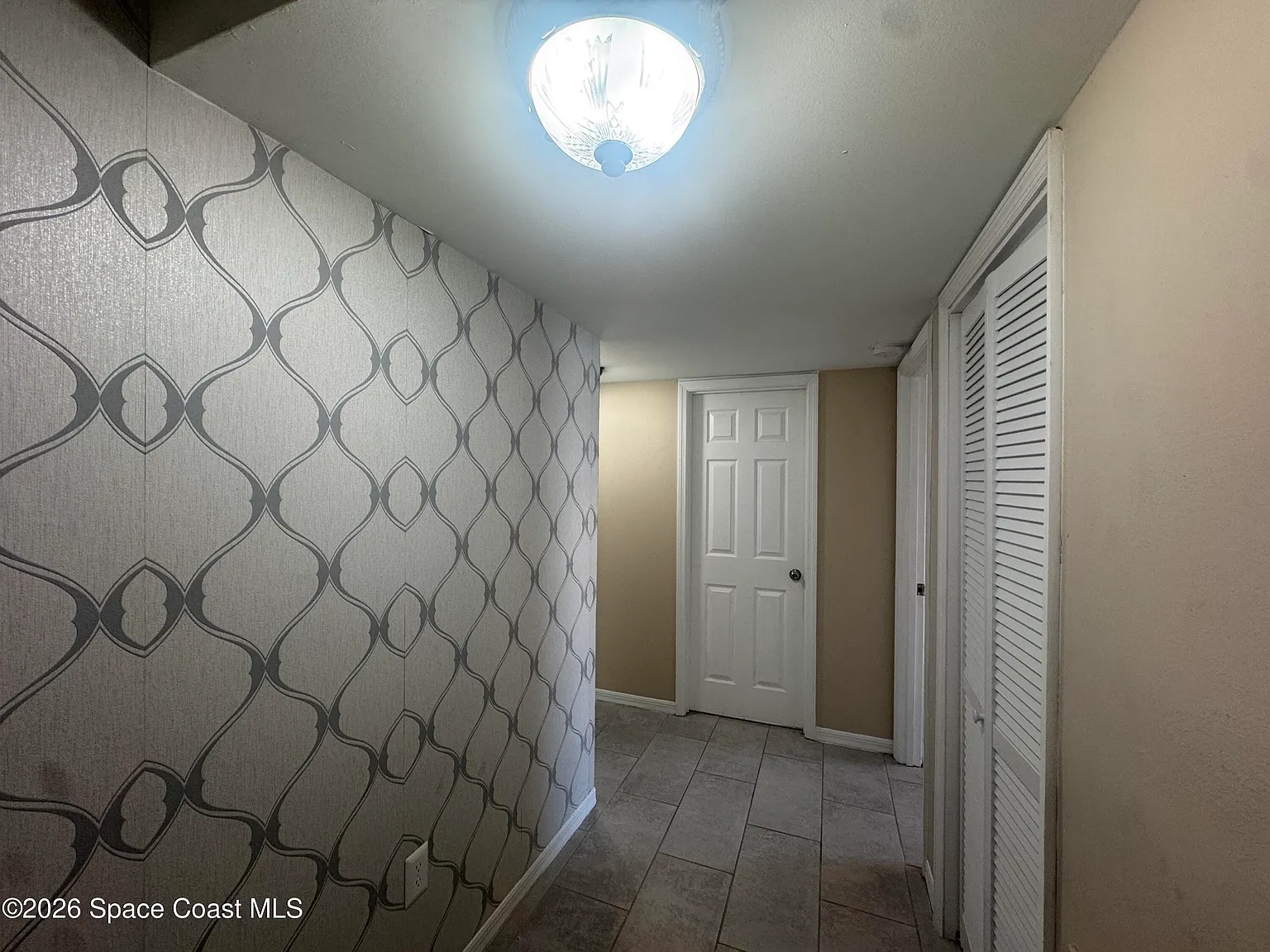 1 bed, 1.0 bath, 733 sqft, $1,250 — Photo 2