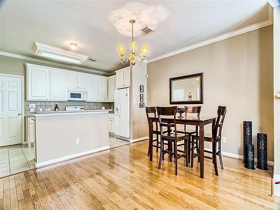 5th image of 1421 Anita St