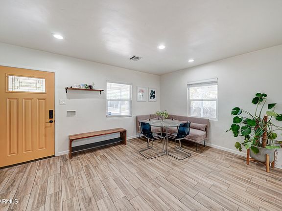 3rd image of 1037 E INDIANOLA Avenue
