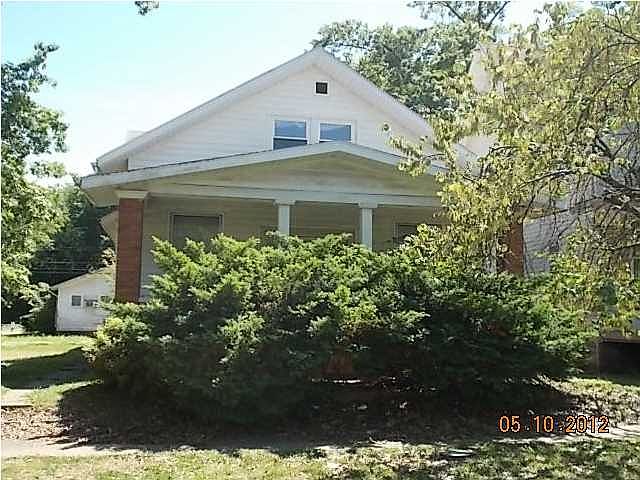 1st image of 633 E Gum St