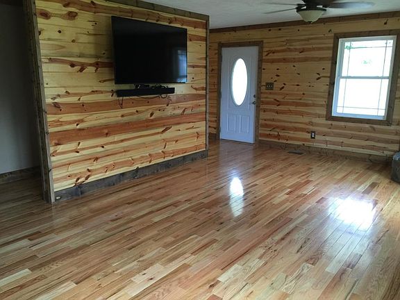 2nd image of 412 Brier Hill Ln