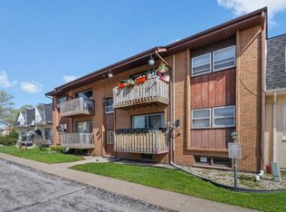 5748 Circle Dr, Oak Lawn, IL 60453
