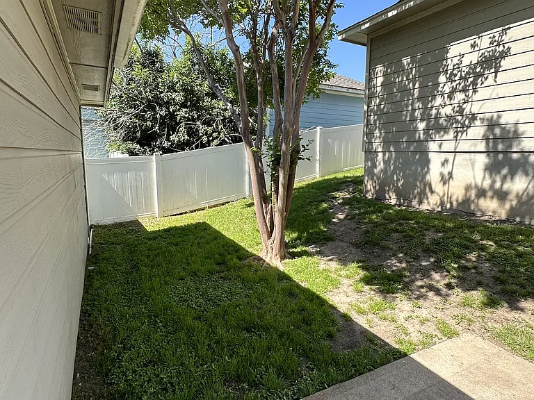 512 Crater Lake Dr — Photo 11