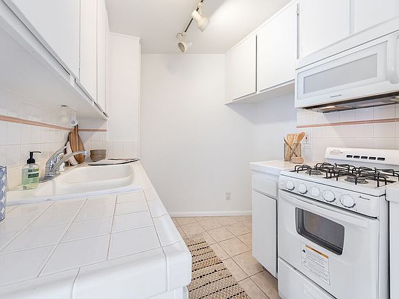 4th image of 2035 4th St Unit 307C