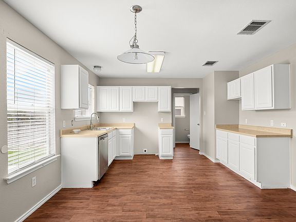 2nd image of 303 Wegstrom St
