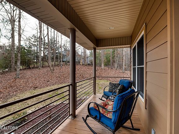 5th image of 225 Elizabeth Way