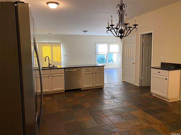 4th image of 16 Sea Court Ln