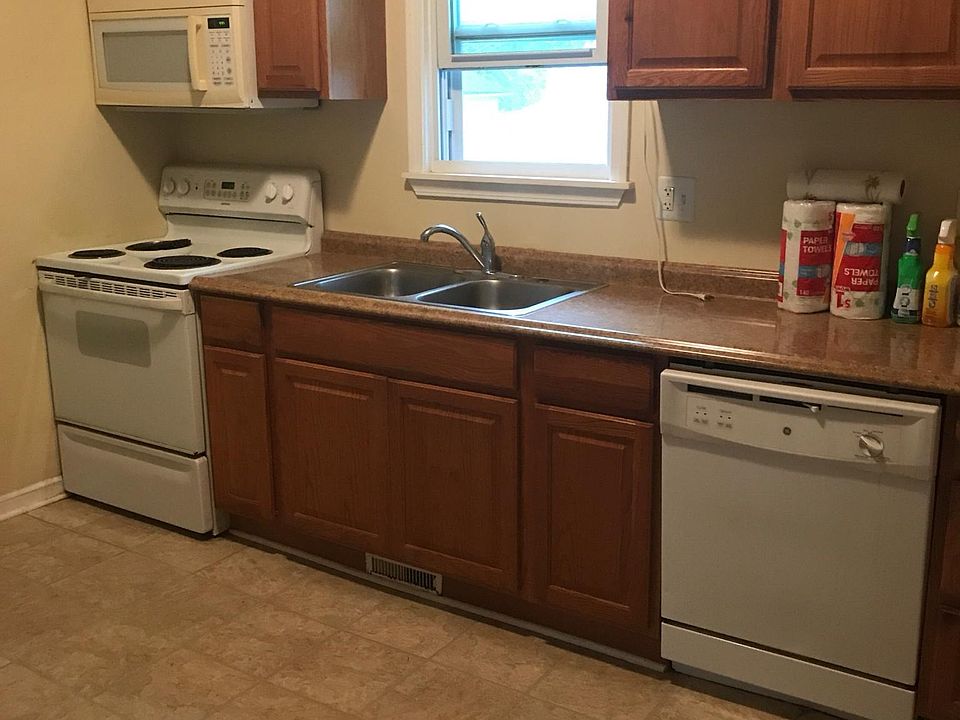 2nd image of 416 N 11th St