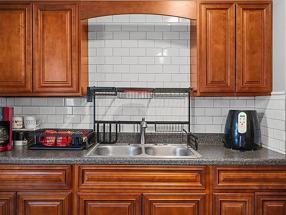 4th image of 215 Garmon Ave