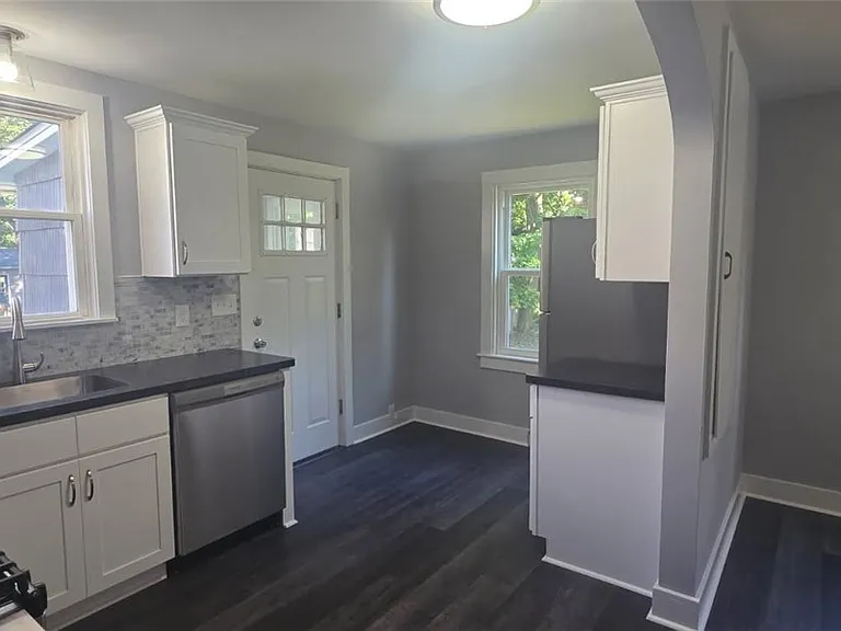11 Euclid Ave #LEFT — Photo 4