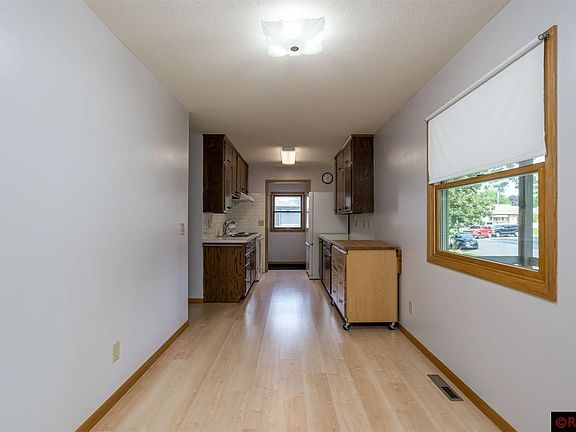 5th image of 328 N Belmont Dr