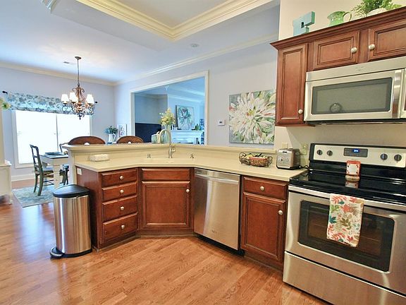 3rd image of 222 Clairmont Dr