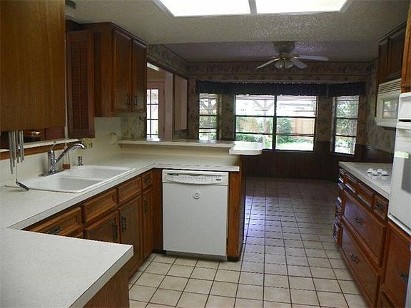 2nd image of 1003 Lime Rock Dr