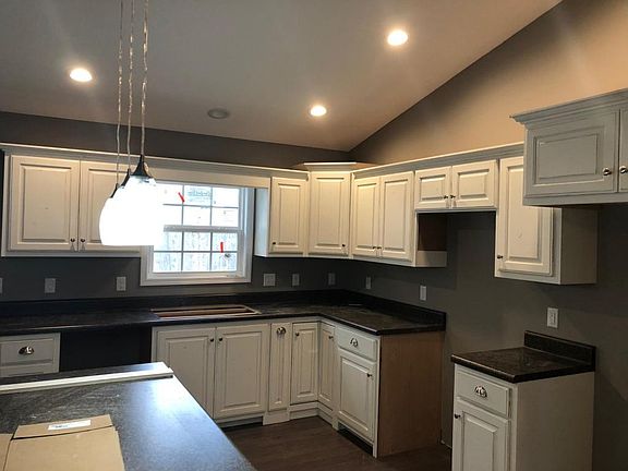 5th image of 105 Mountain View Dr