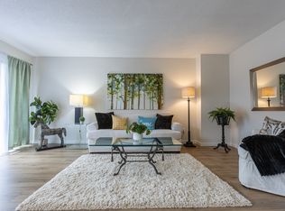 2605 Woodchester Dr #57, Mississauga, ON L5K 2E3