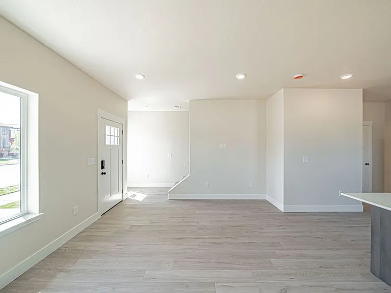 351 E Lorene St — Photo 17
