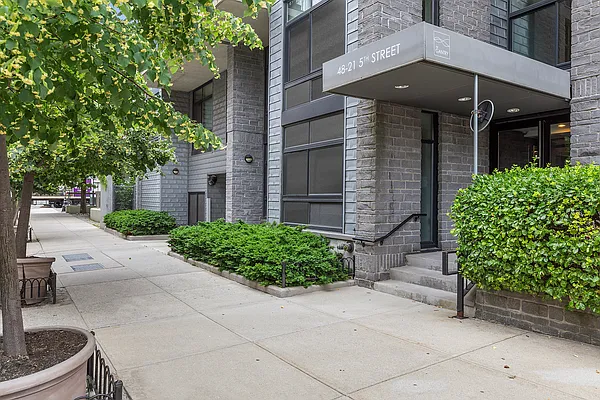 Sold by Triplemint | media 16