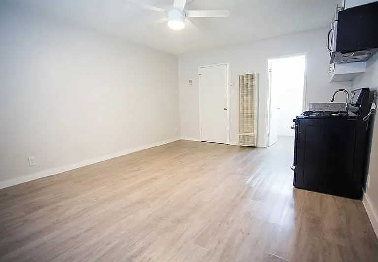 9013 Orion Ave #A23 — Photo 10