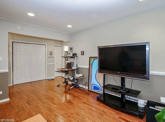 4th image of 425 Gregory Ave