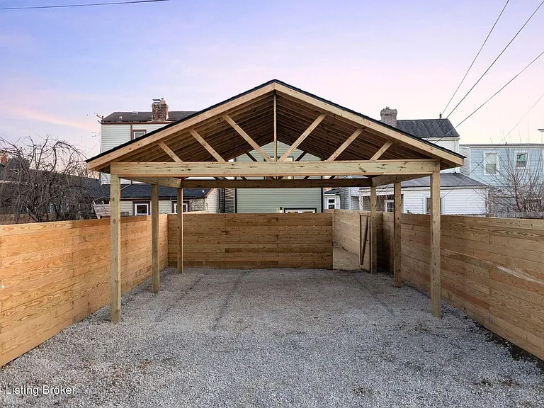 923 E Oak St — Photo 66