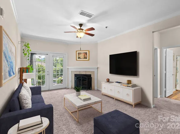 400 Vista Lake Dr APT 304, Candler, NC 28715