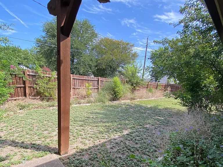 9038 Hillside Dr — Photo 17