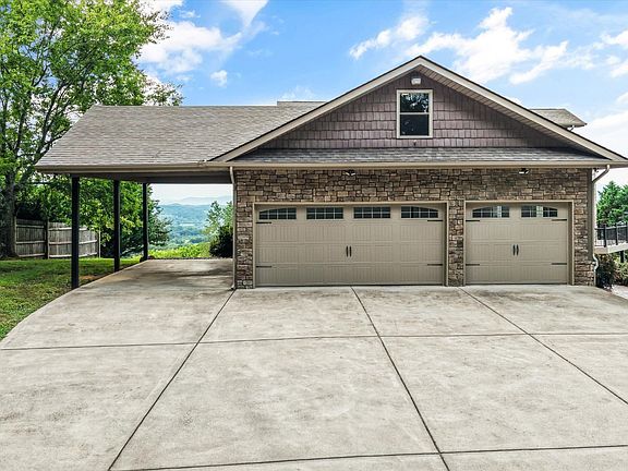 4th image of 1041 Hilltop Ln