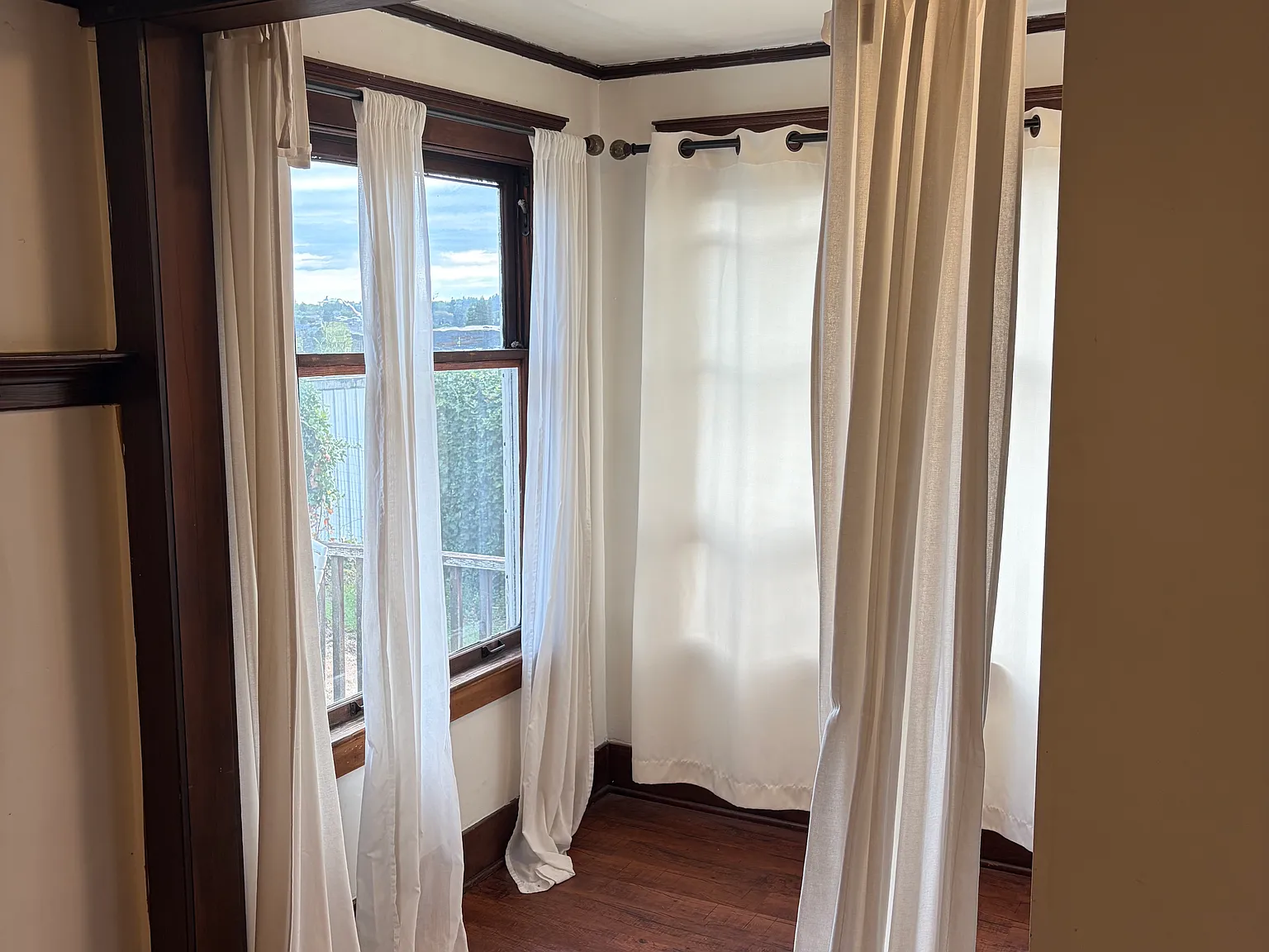 4 bed, 2.5 bath, 2650 sqft, $4,400 — Photo 4