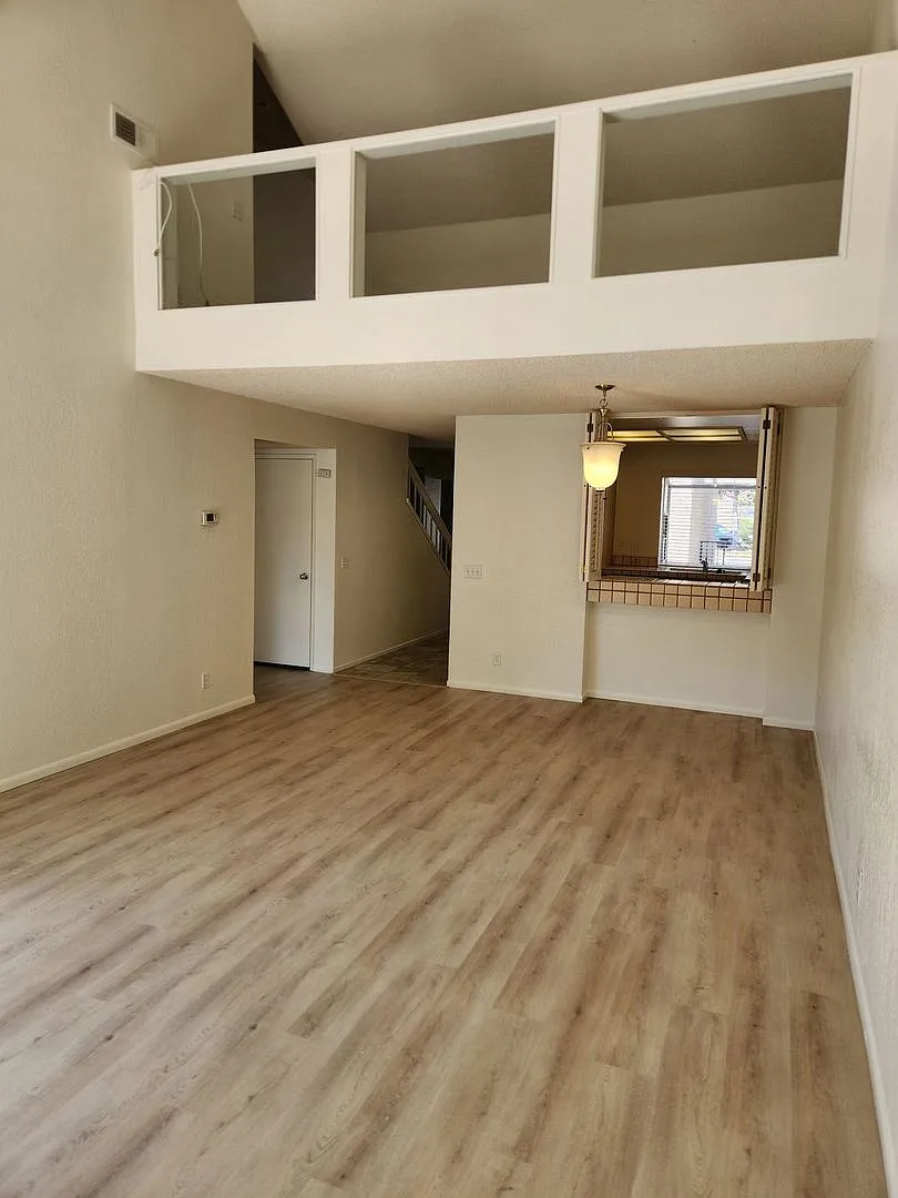 Nice Townhouse in Mission Viejo! New paint & carpet! — Photo 4