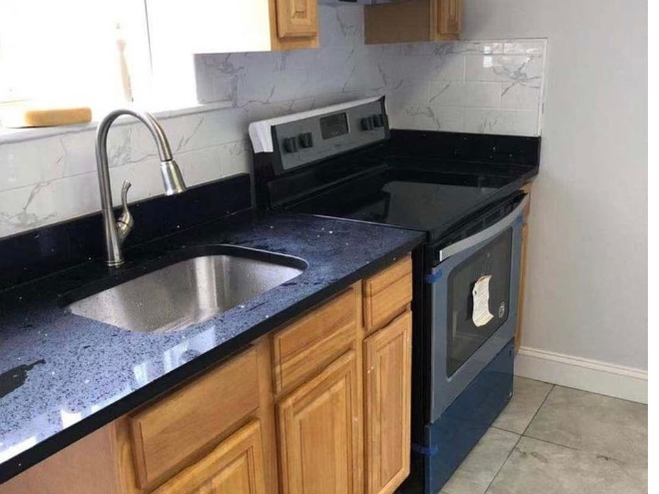 2nd image of 3739 Lancaster Ave #2R
