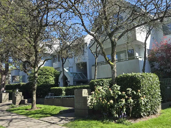 5250 Victory St #109, Burnaby, BC V5J 5H2