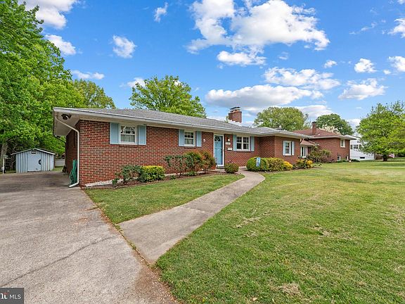 2nd image of 618 Fairmount Rd