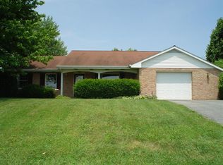 1739 Pioneer Rd, Lancaster, PA 17602