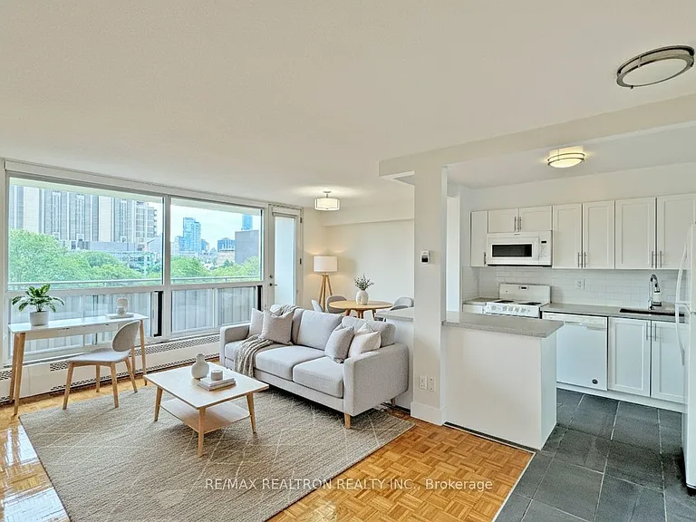 666 Spadina Ave #903 — Photo 1
