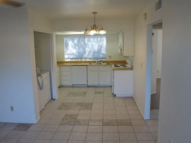 10815 N 15th Ln — Photo 1