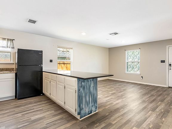 4th image of 225 Virginia St