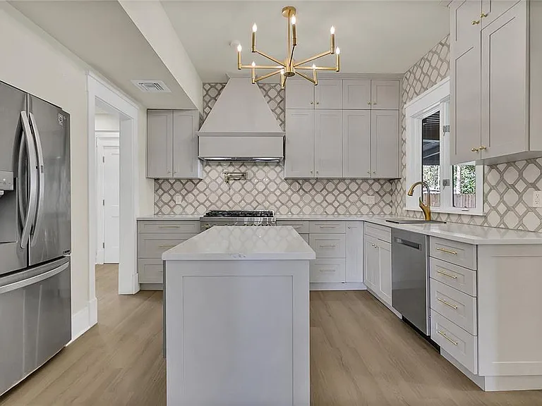 226 Elliott Ave — Photo 5