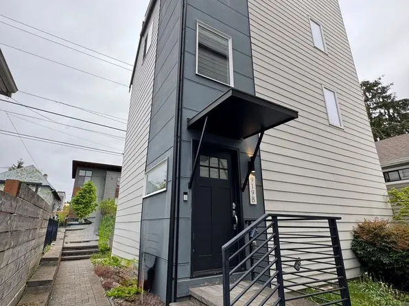 919 N 103rd St #B, Seattle, WA 98133