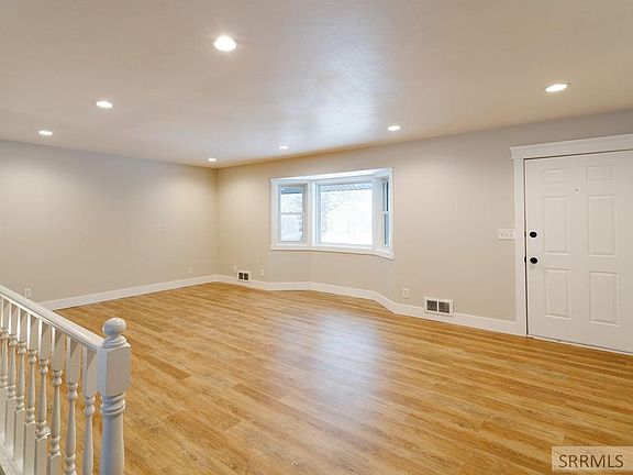 3rd image of 3212 S Rancho Via Dr