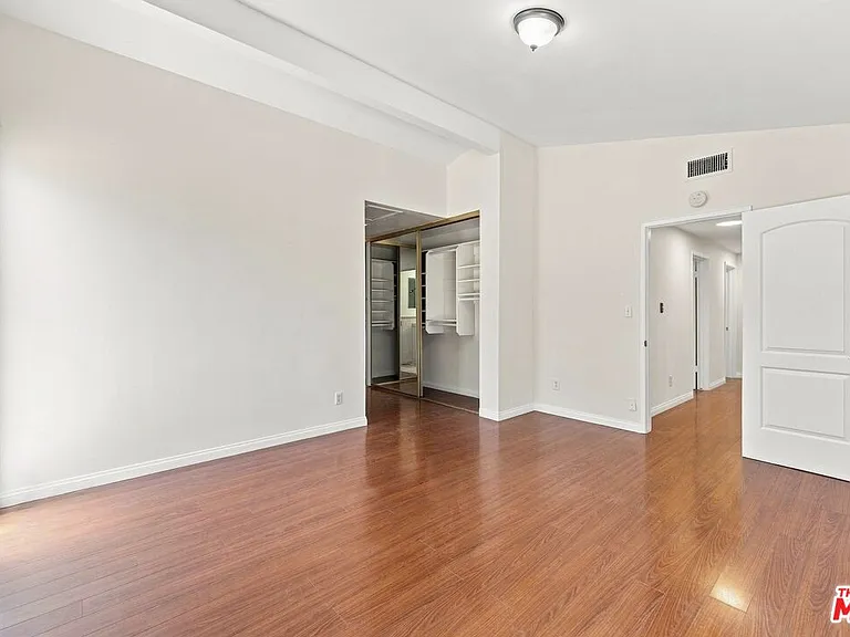15920 Gledhill St — Photo 37