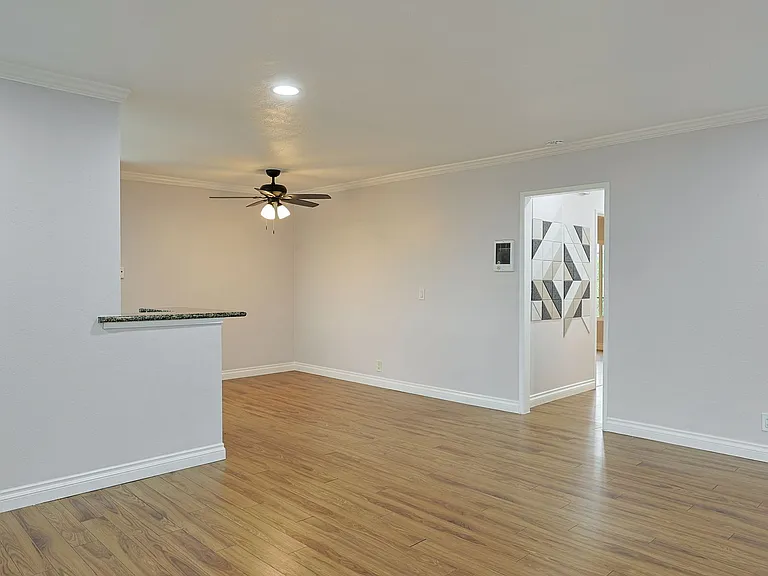 620 E Lexington Ave #16 — Photo 5