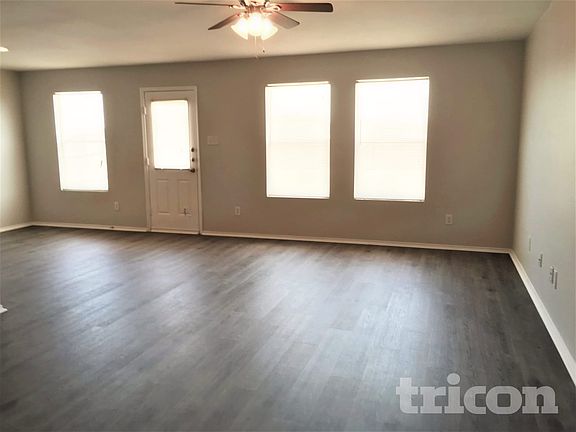 3rd image of 1412 Castle Ridge Rd