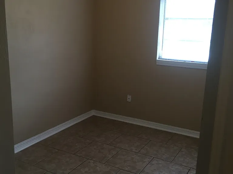 2820 Canal Dr N — Photo 9