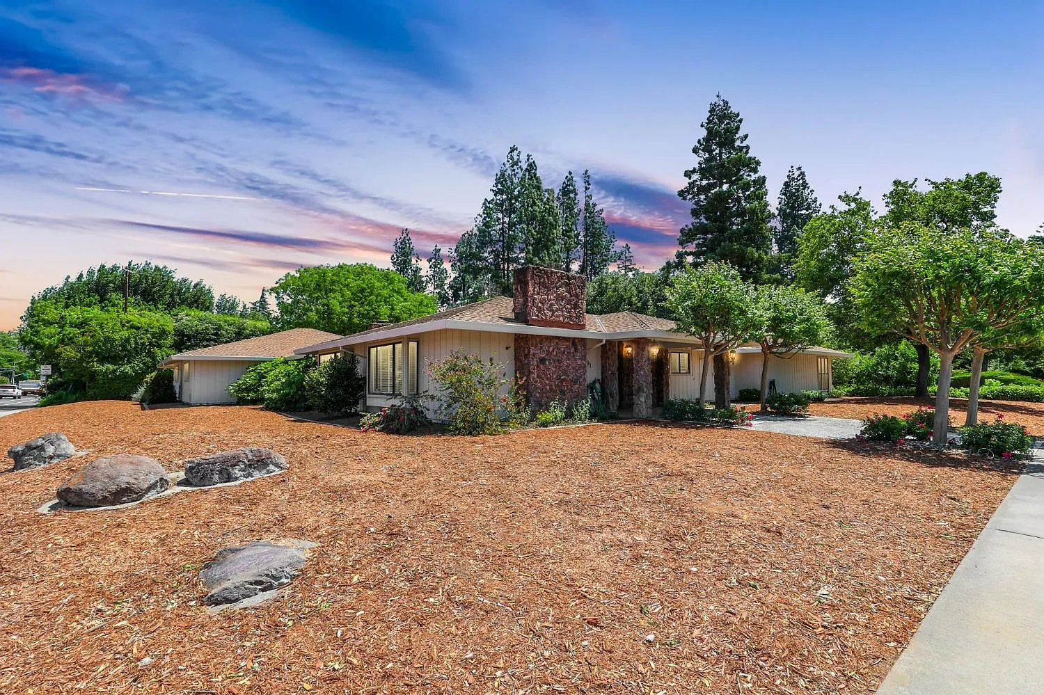 1401 Midway Dr photo 1
